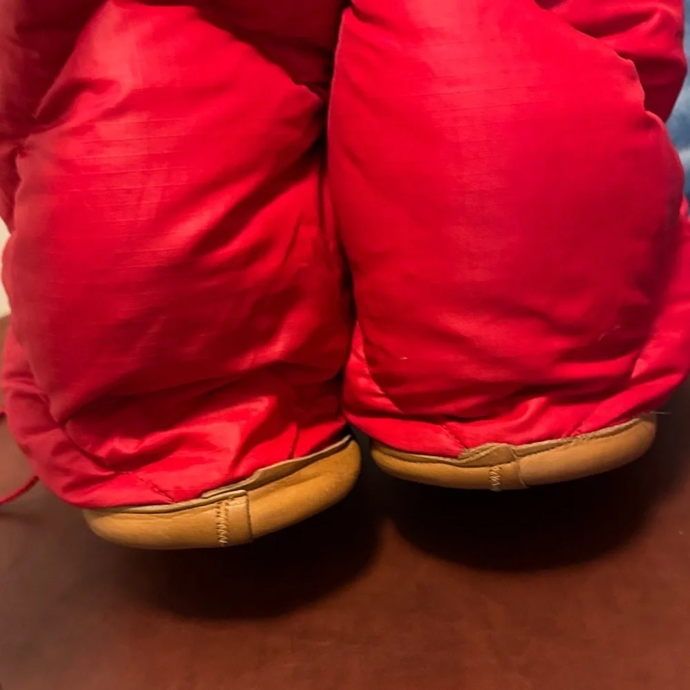 Eddie Bauer Red Quilted Men's Sandals